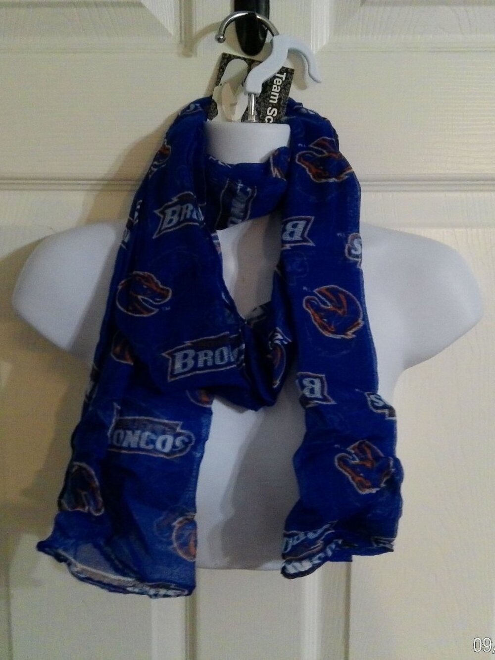 NEW NCAA Boise State Broncos Neck wrap scarf Football Ladies Blue & Orange